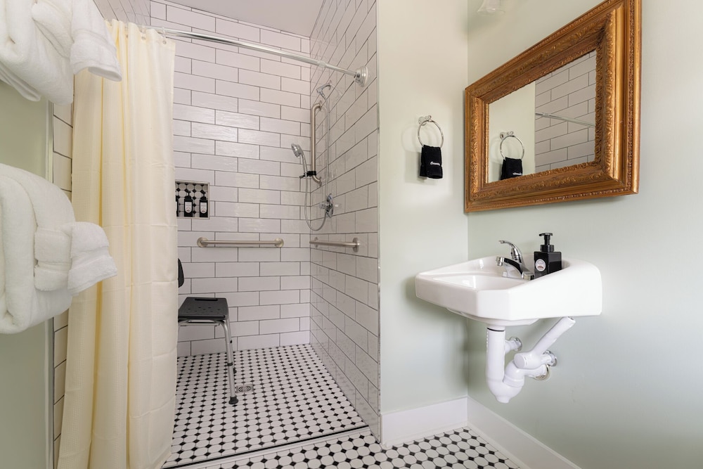 The NuWray Hotel & Carriage House - photo 55