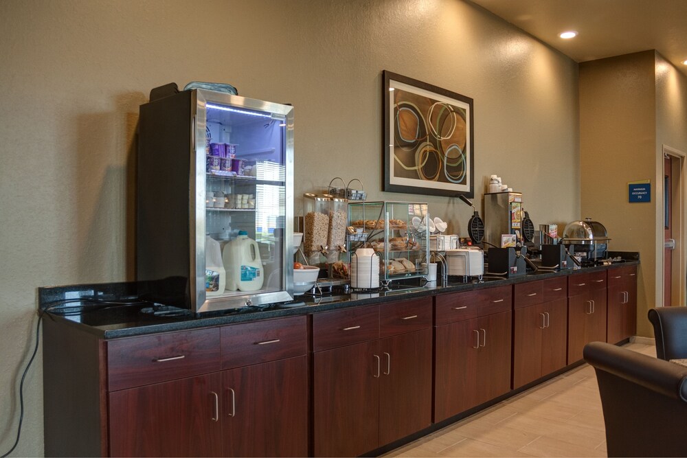 Cobblestone Hotel & Suites Jefferson - photo 39