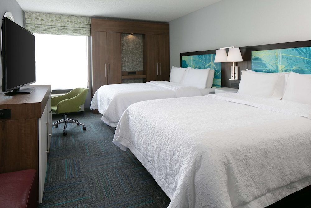 Hampton Inn Iowa City Coralville - photo 12