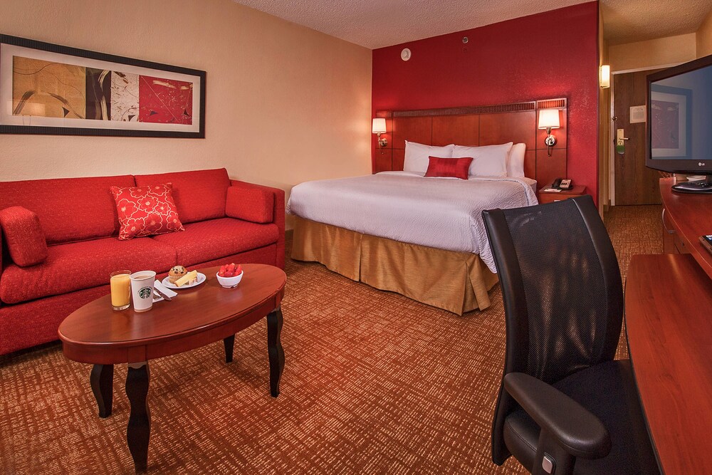 Courtyard by Marriott Hampton - photo 7