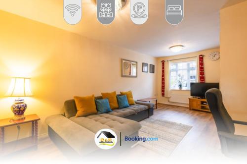 3 Bedroom House By B and R Serviced Accommodation Amesbury With Super fast Wi Fi 145Mbps — 4-Star Luxury Hotel in Amesbury, United Kingdom