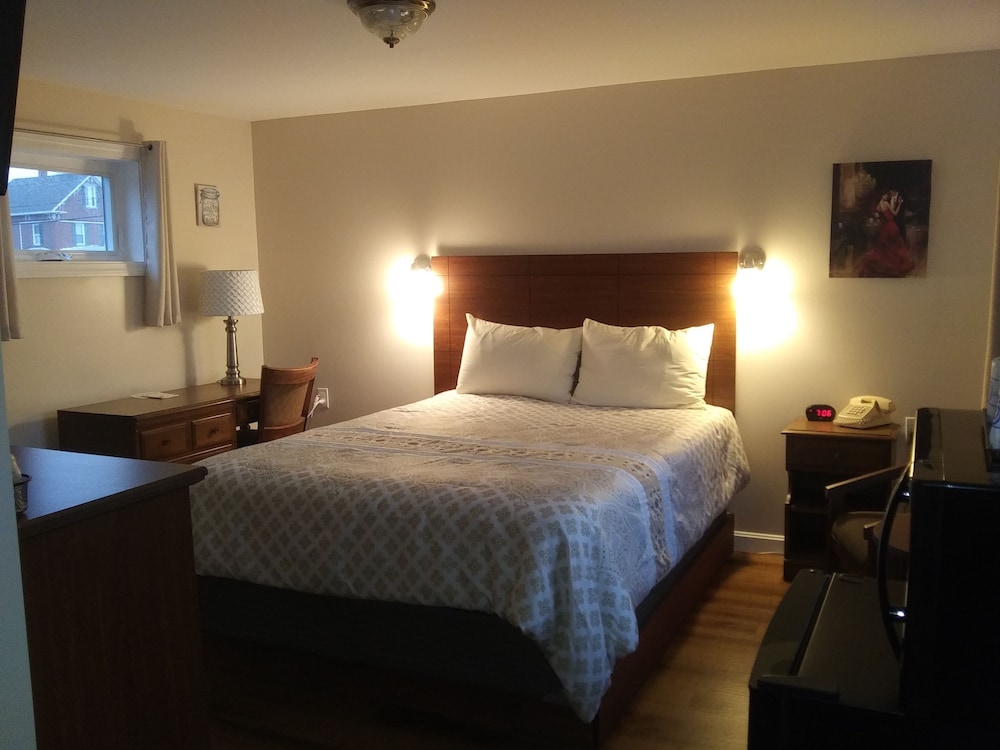 The Towne Motel - photo 16