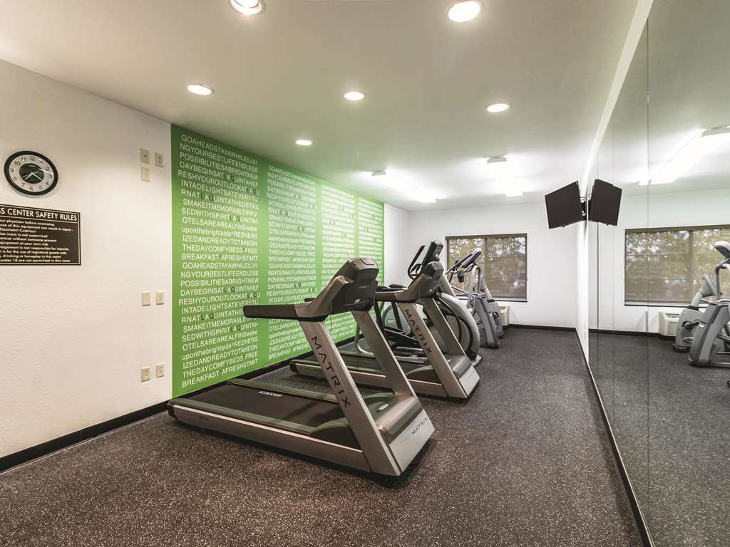 La Quinta Inn & Suites by Wyndham Fargo Medical Center - photo 11