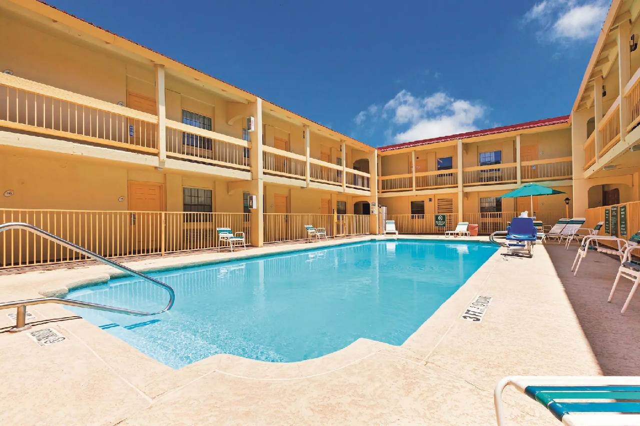Baymont by Wyndham Lubbock Downtown Civic Center - photo 4