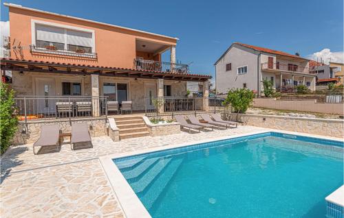 3 Bedroom Lovely Apartment In Vrpolje — 4-Star Luxury Hotel in Vrpolje, Croatia