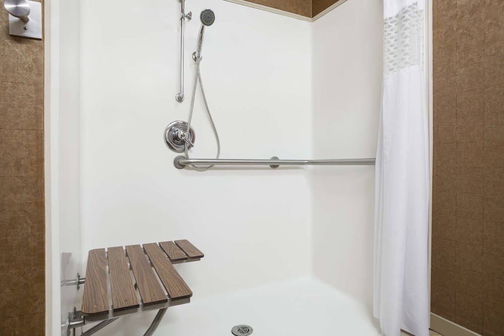 Hampton Inn Forrest City - photo 16