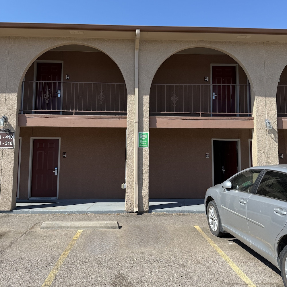 Red Roof Inn & Suites Sulphur Springs - photo 36