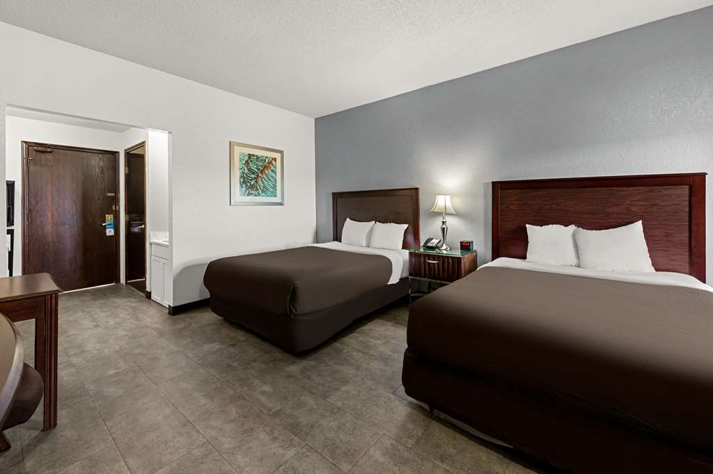 Suburban Studios Kansas City Airport North - photo 12