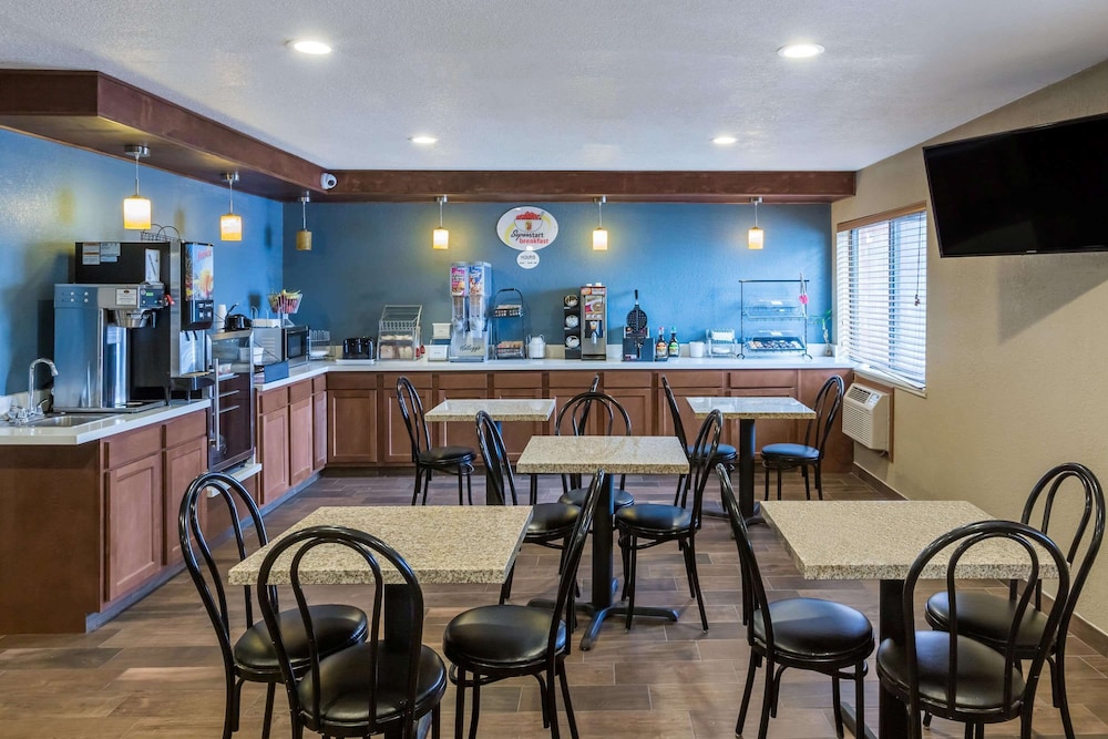 Urbandale Extended Stay - photo 14