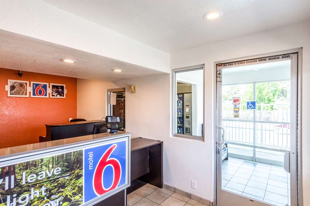 Motel 6 Redding CA Central - photo 26