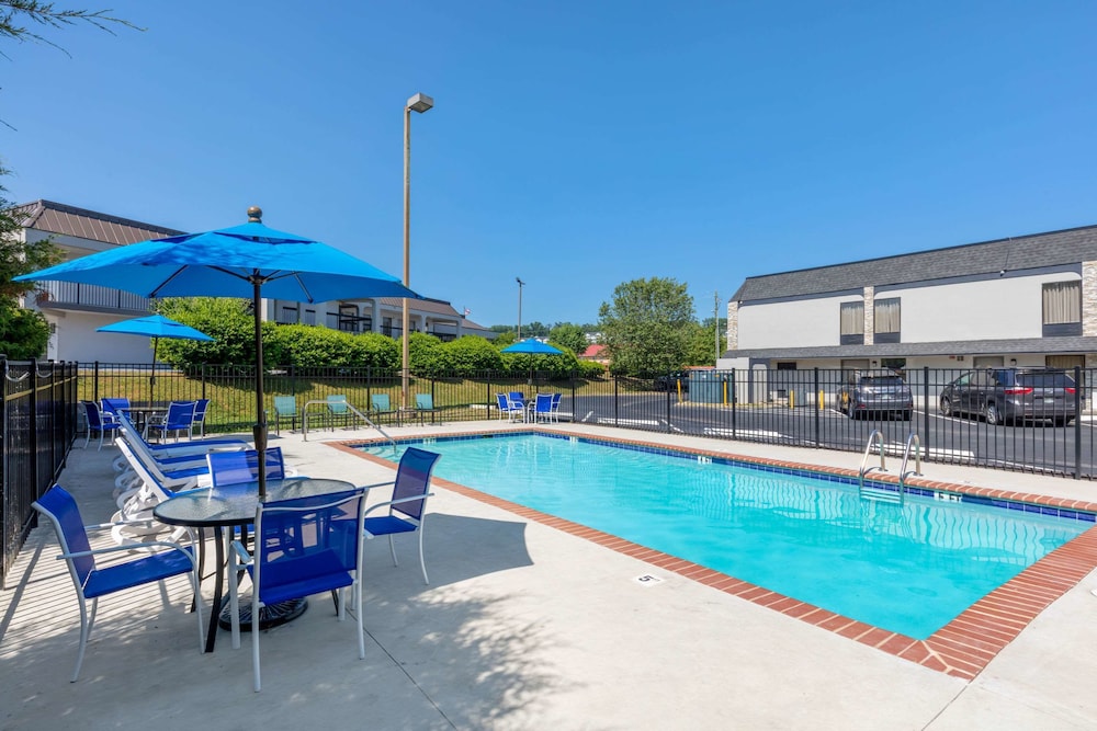 Quality Inn Cleveland North - photo 33