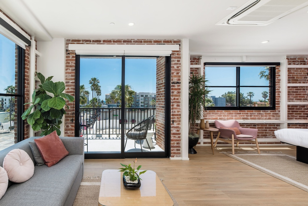The Brick Hotel - photo 36