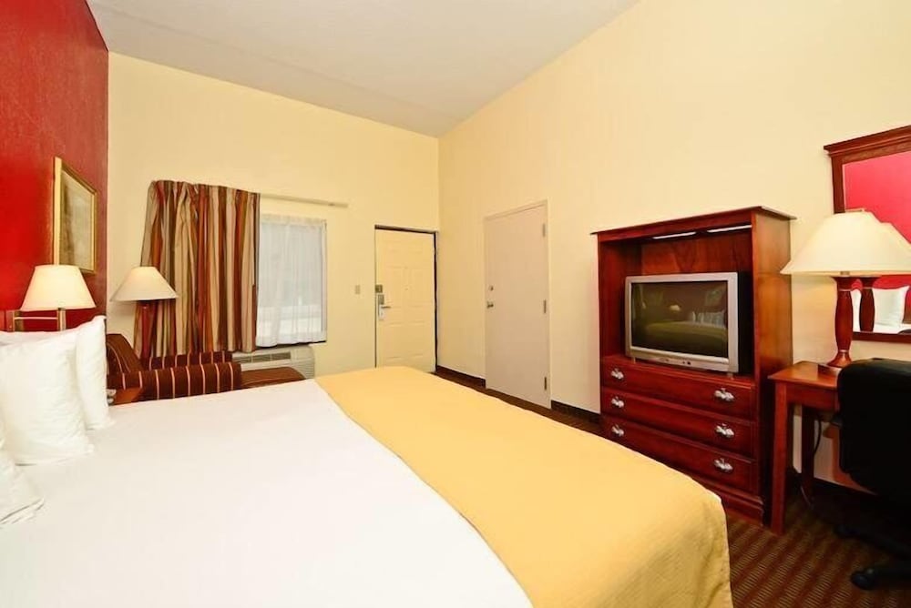 Manchester Heritage Inn And Suites - photo 14