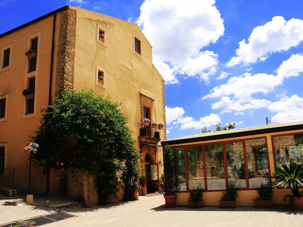 Torre di Renda - carbon neutral hotel in Piazza Armerina