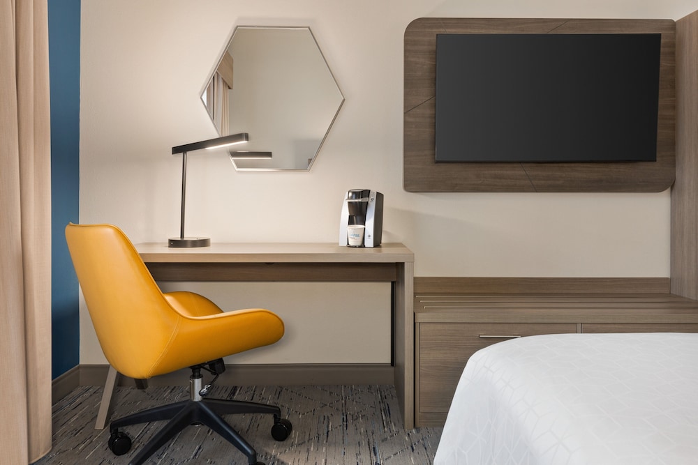 Holiday Inn Express & Suites Greenville Downtown by IHG - photo 17
