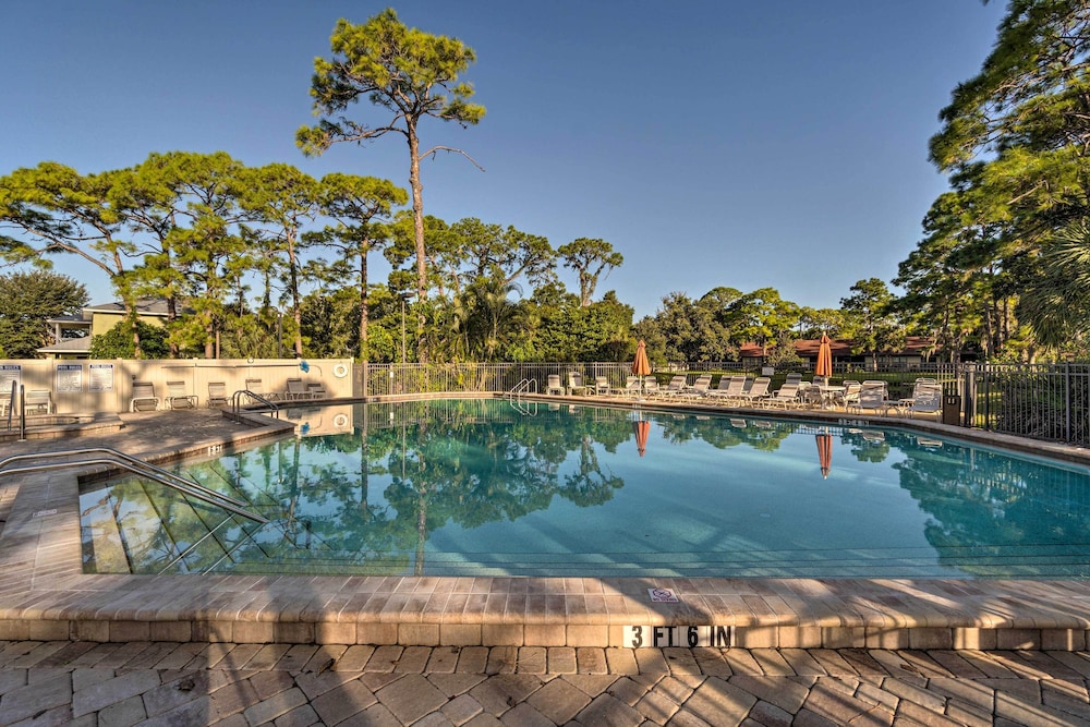 Lanai Community Pool Access: Sarasota Oasis in Sarasota, United States