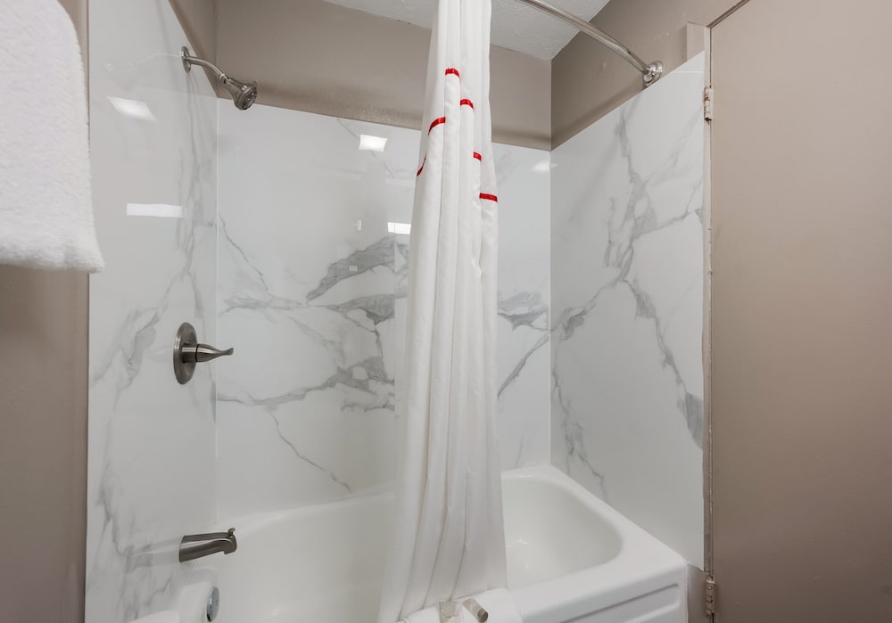 Red Roof Inn Madisonville - photo 19