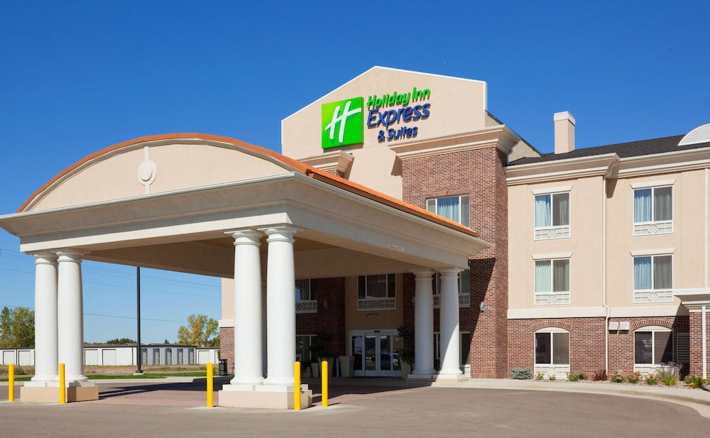 Holiday Inn Express & Suites Minot by IHG - photo 32