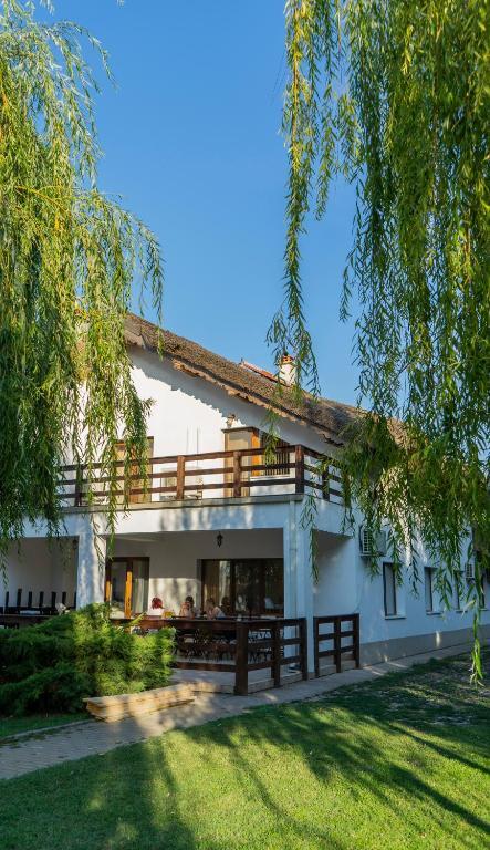 Califarul Alb — hotel in Chilia Veche