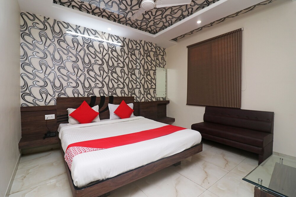 OYO 27611 Hotel Shree Regency