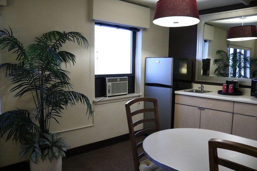 Inlet Tower Hotel & Suites - photo 21