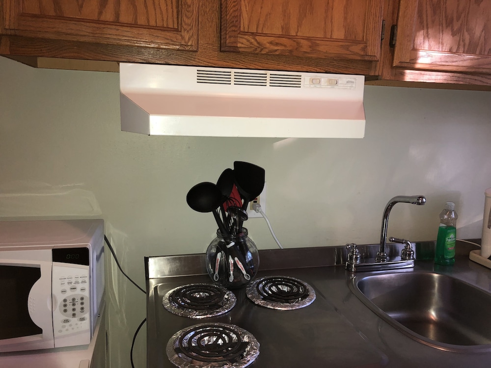 Cedar Inn & Suites - photo 32