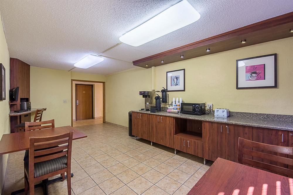 Motel 6 Moline - photo 13