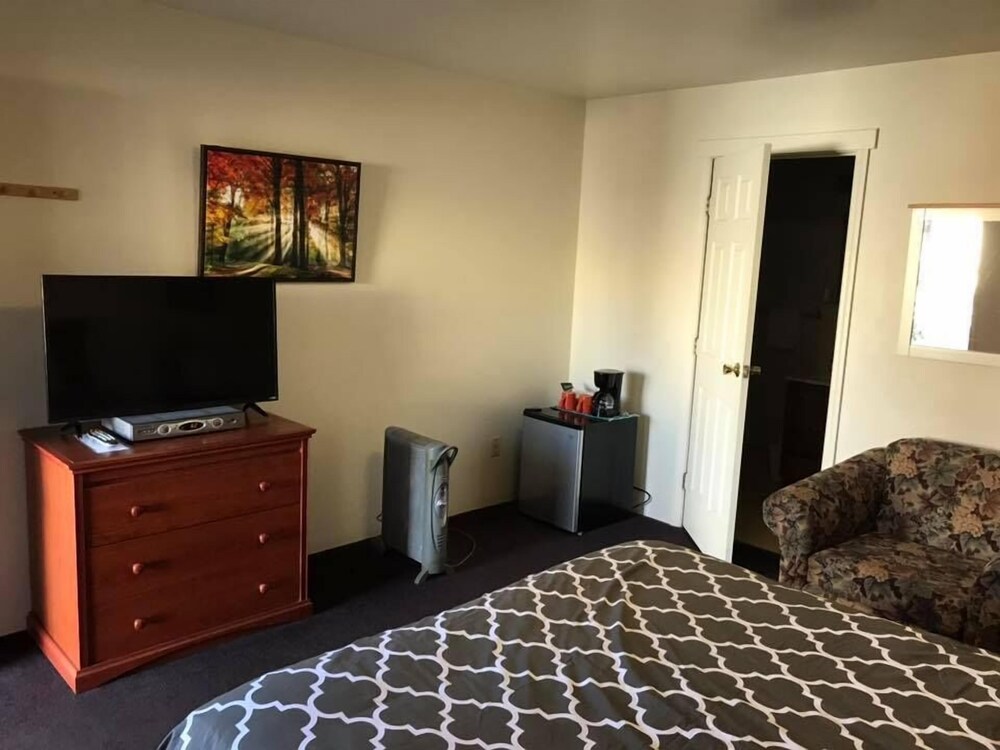 The Manor Motel - photo 15