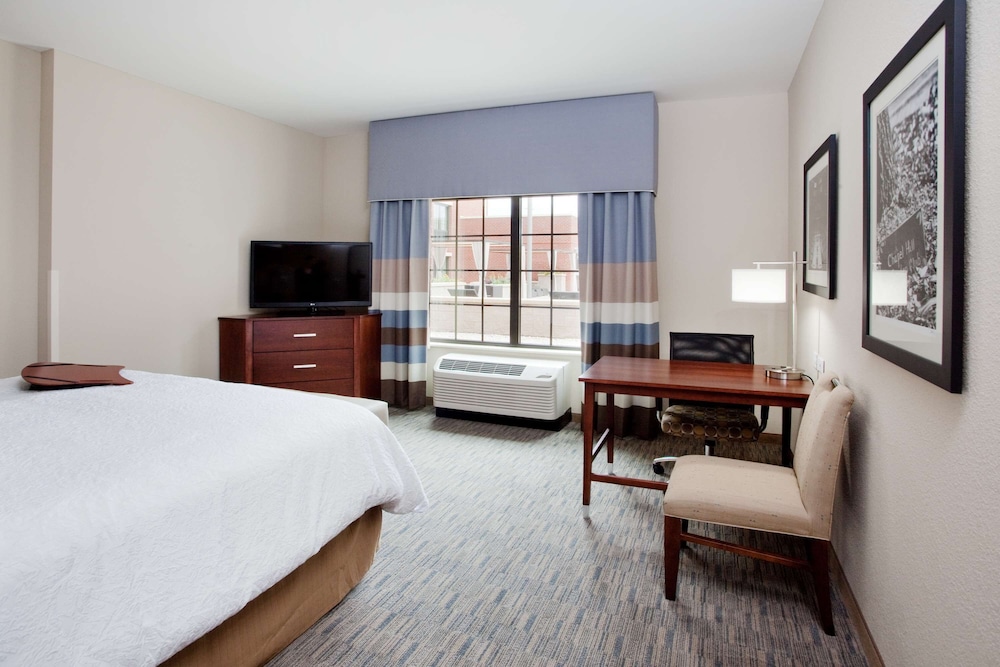 Hampton Inn & Suites Chapel Hill Carrboro Downtown - photo 6