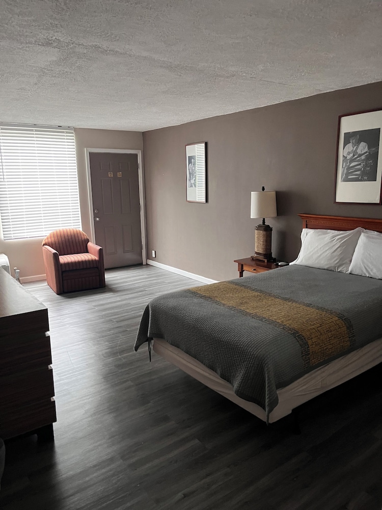 Apm Inn & Suites - photo 11