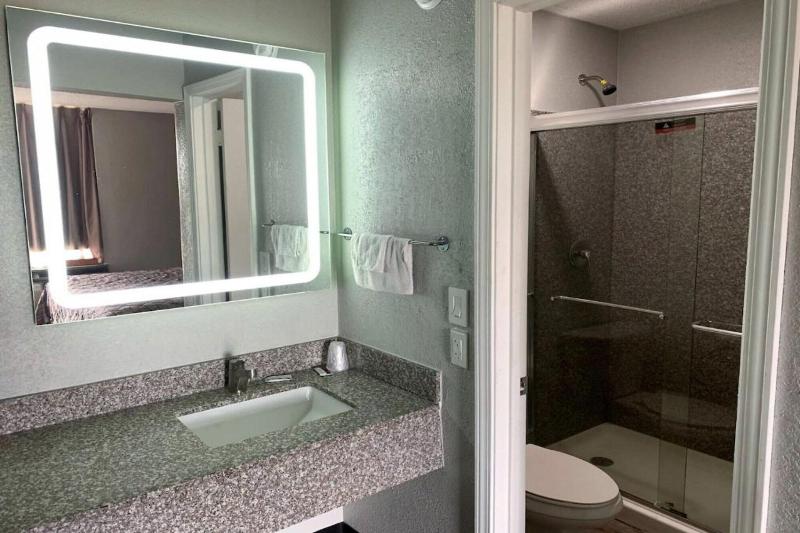 Hotel Comfort Stay by OYO Texarkana East AR I 30 - photo 73