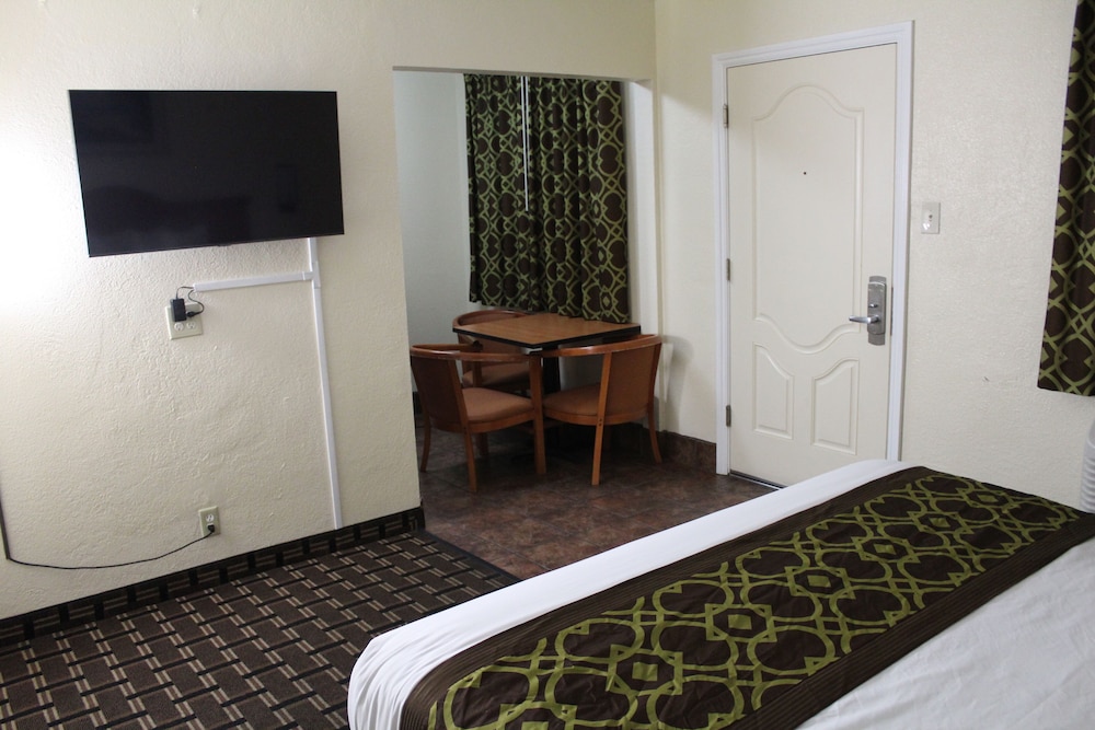 Riverside Inn & Suites Santa Cruz - photo 35