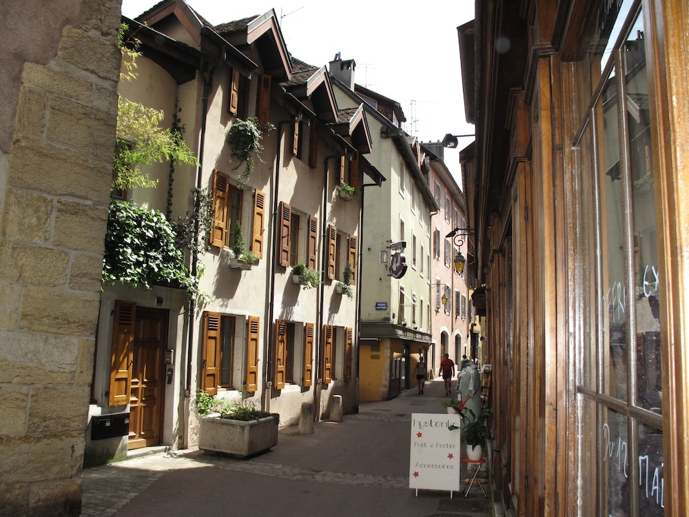 Lofts and Lakes — 4-Star Luxury Hotel in Annecy, France