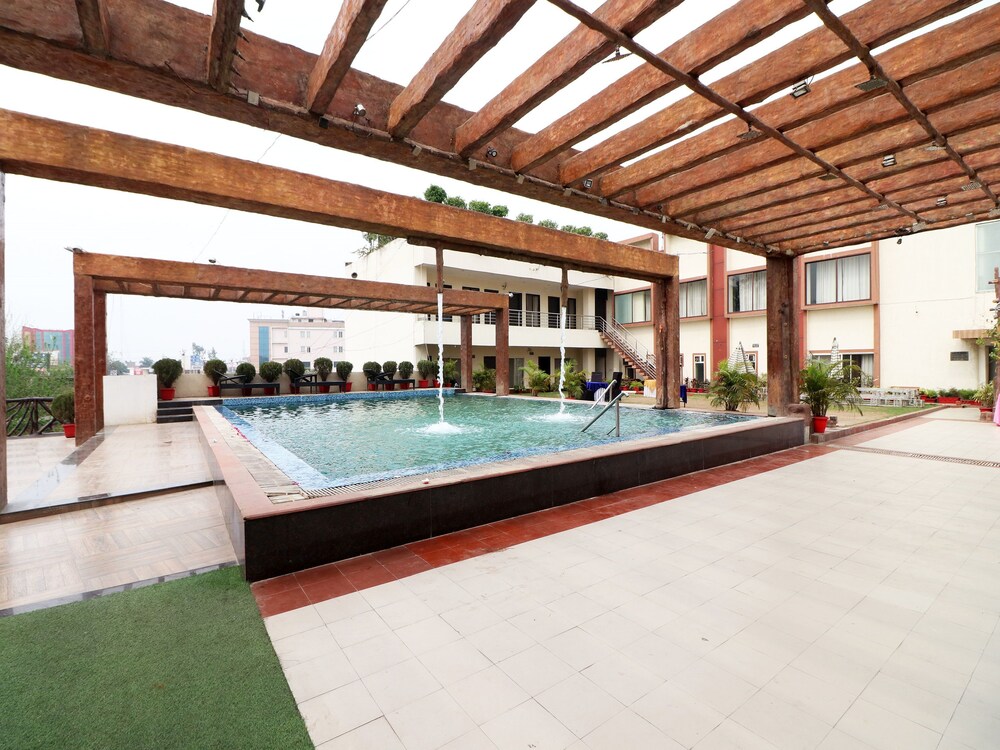 OYO 8620 Sparsh Hotels and Resorts — Bareilly — photo 2