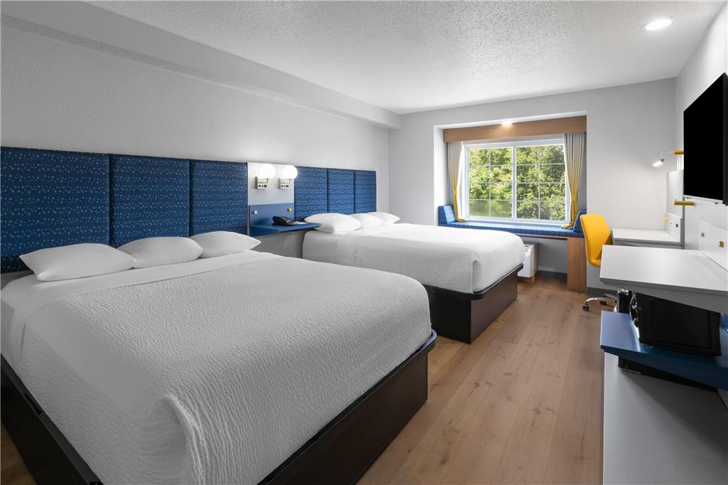 Microtel Inn & Suites by Wyndham Sioux Falls - photo 13