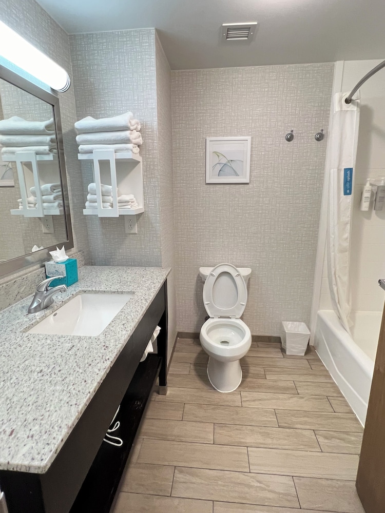 Hampton Inn & Suites Baltimore Woodlawn - photo 29
