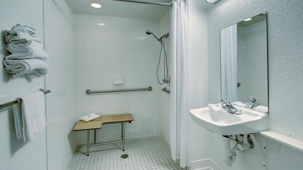 Motel 6 Manhattan - photo 18