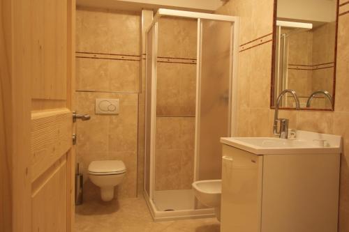 Varesco Appartamenti — 4-Star Luxury Hotel in Carano, Italy