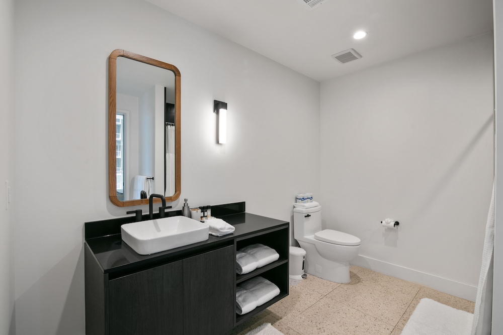Austin Condo Hotel - photo 734