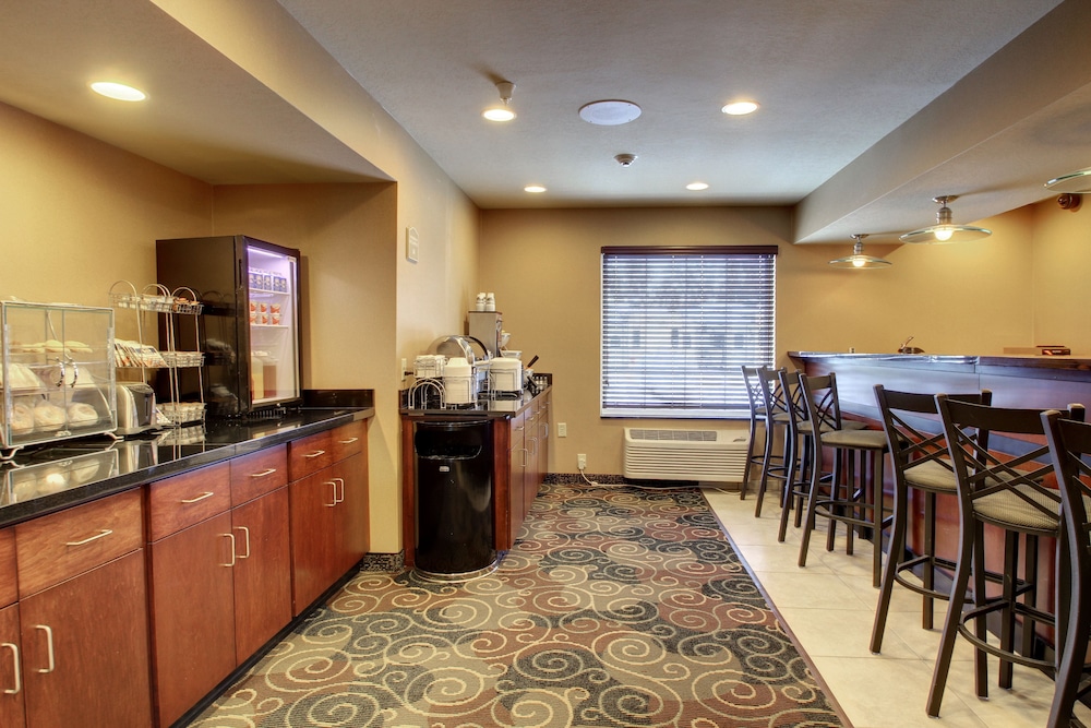 Cobblestone Inn & Suites Rugby - photo 29