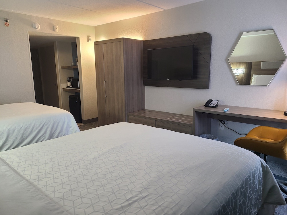 Holiday Inn Express & Suites Ft. Lauderdale N Exec Airport by IHG - photo 18