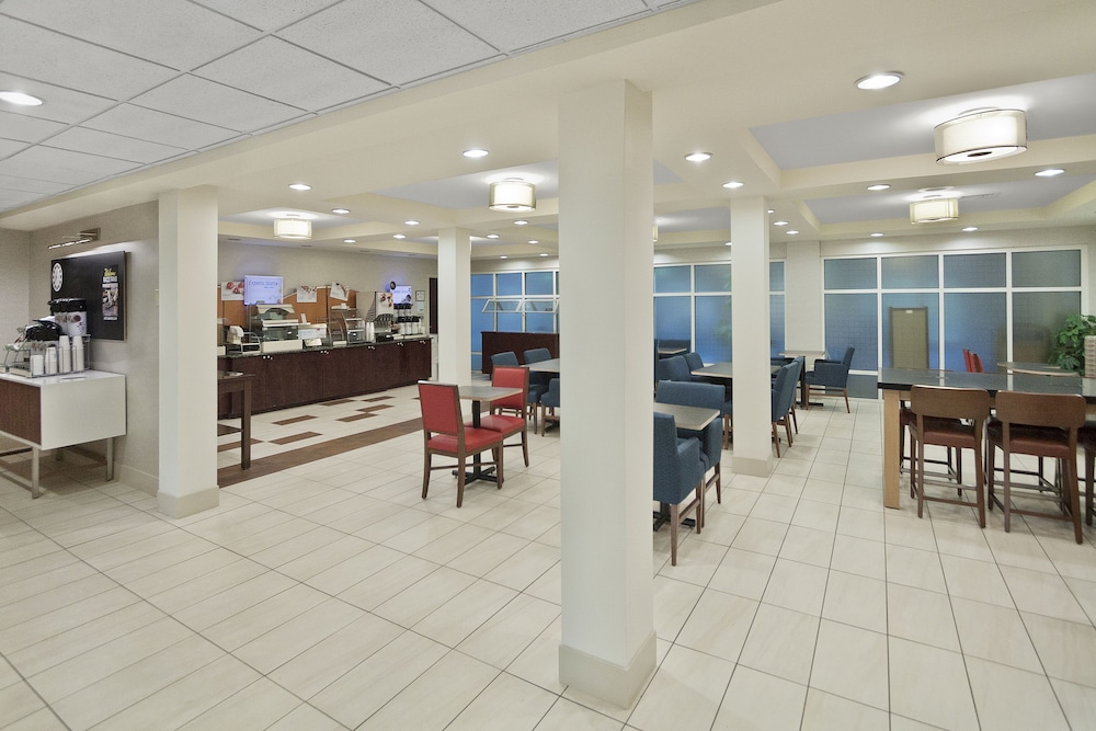 Holiday Inn Express Hotel & Suites Concord by IHG - photo 27
