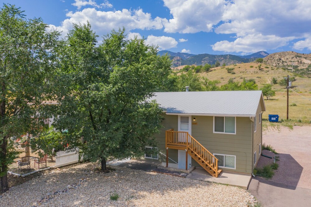 2BR Aptmt Parks Private Deck Mountain Views - photo 43