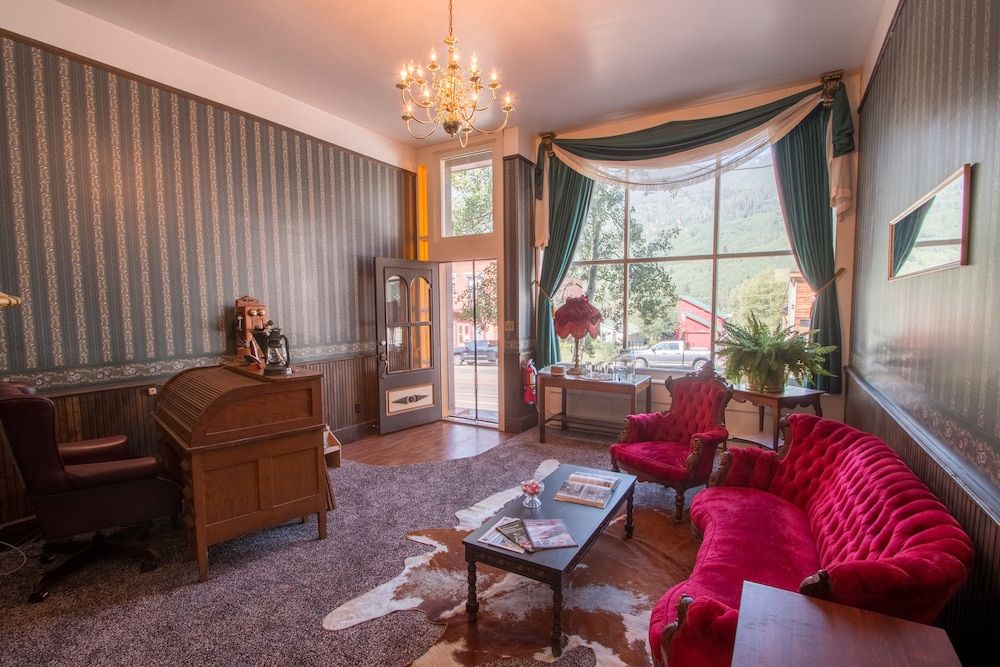 Mine Shaft Inn Hotel & Hostel - photo 17
