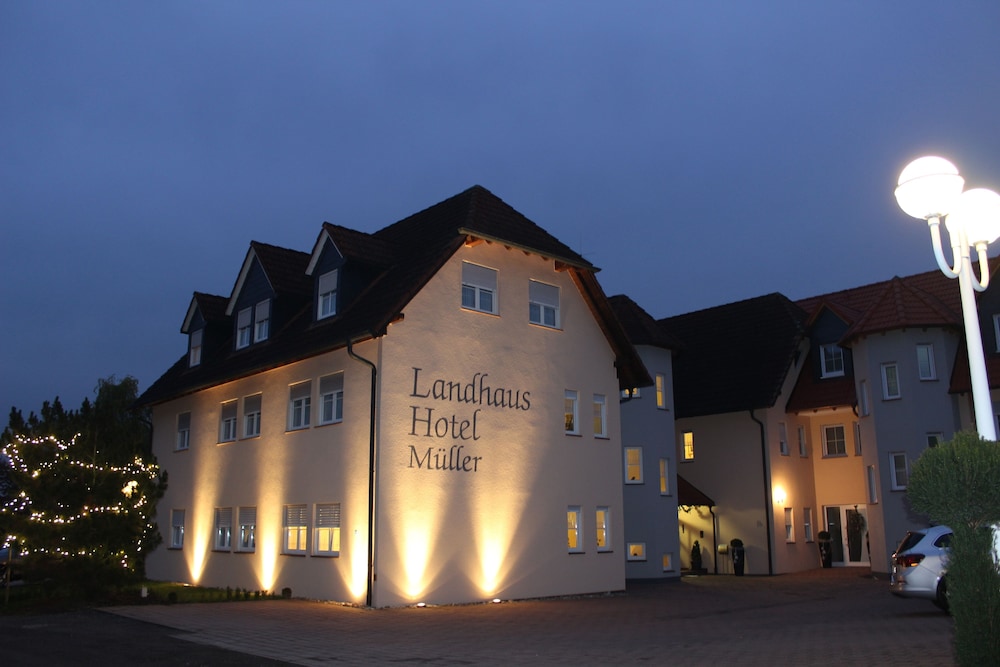 Landhaus Hotel Müller — hotel in Grossostheim