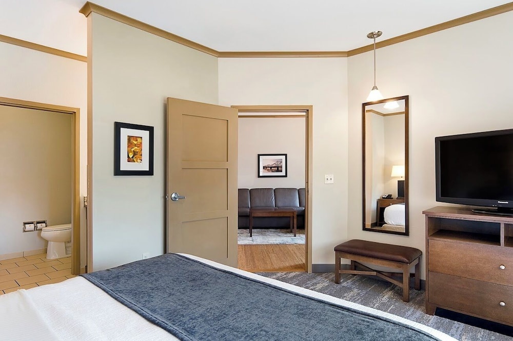 Clubhouse Hotel & Suites Pierre - photo 13