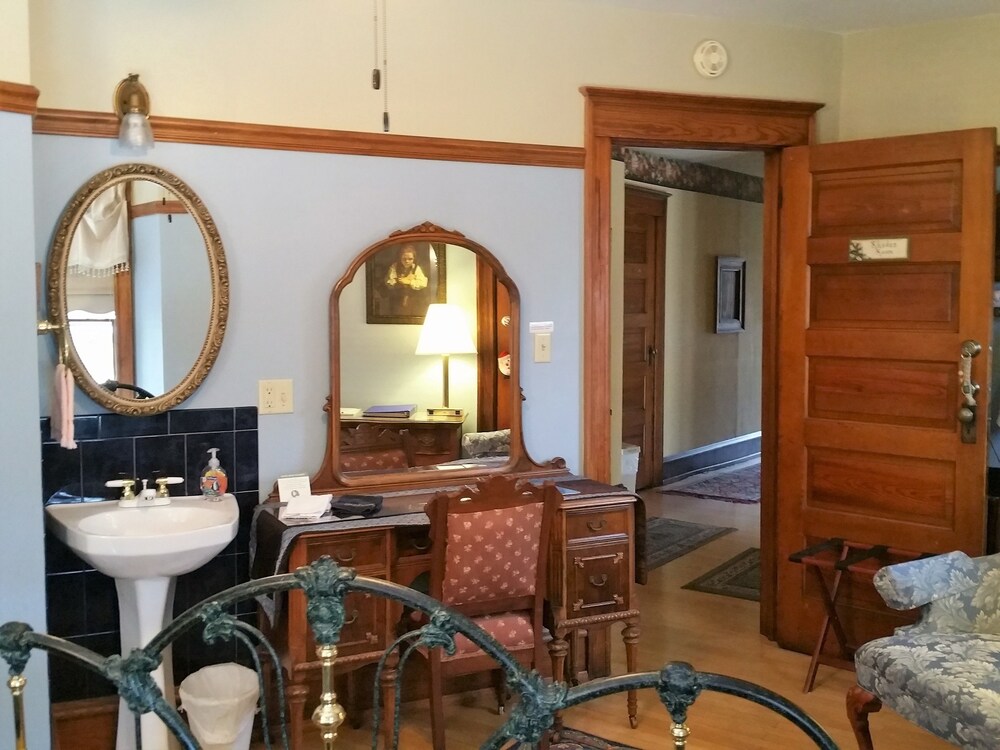 Franklin Street Inn LLC - photo 18