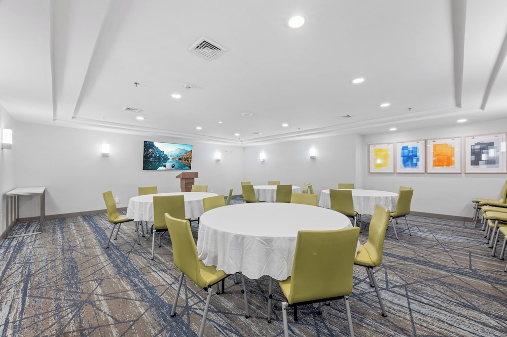 Holiday Inn Express Hartford Newington by IHG - photo 67