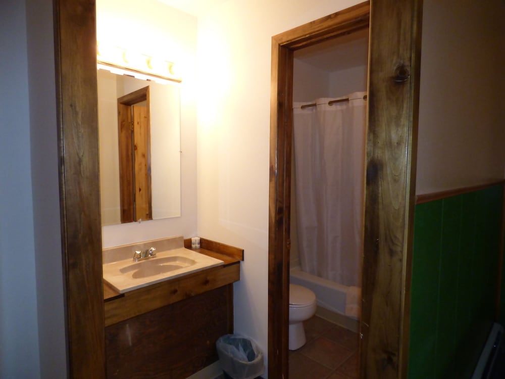 The Hitching Post Hotel and Farm Store - photo 37