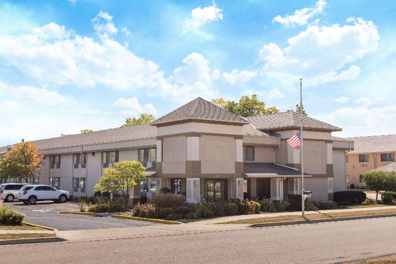 AmericInn by Wyndham Beloit — Beloit — photo 3